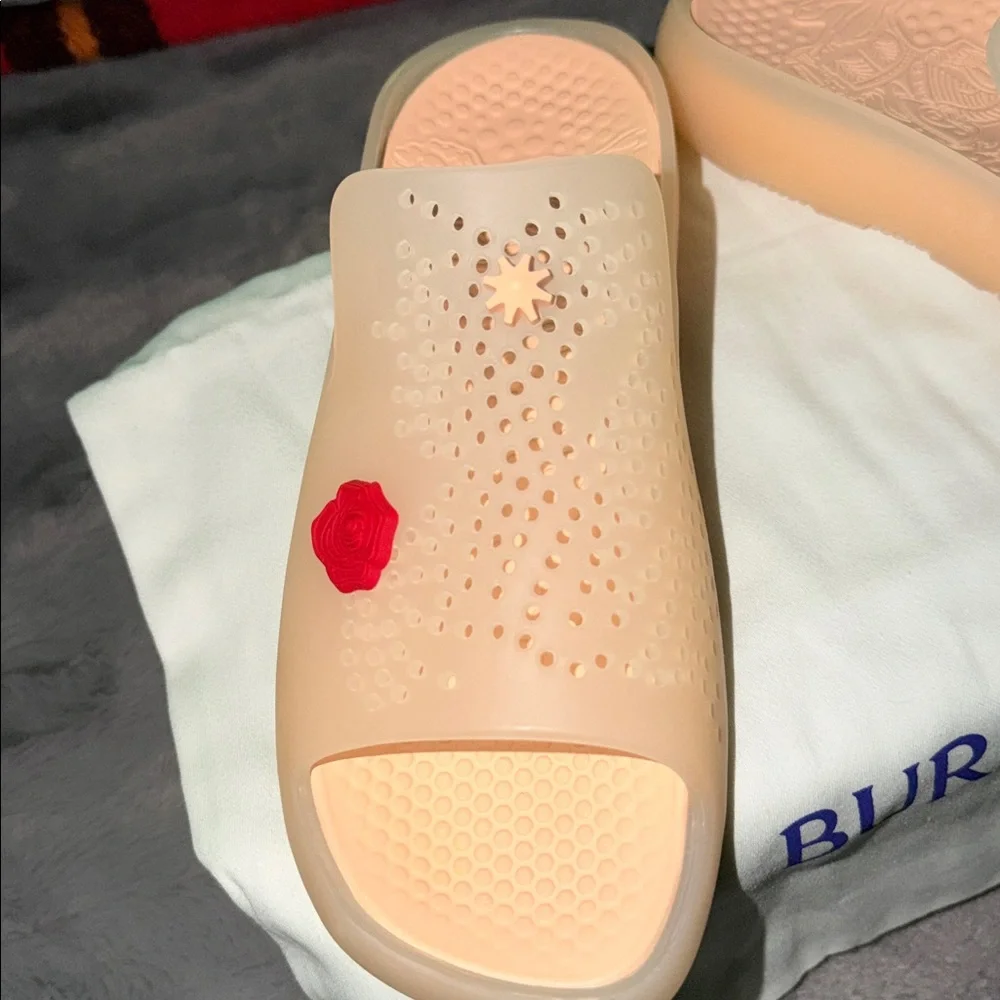 Burberry stingray sandals brand new w/ tags size 40 US size 9 marshmallow color - Picture 3 of 9